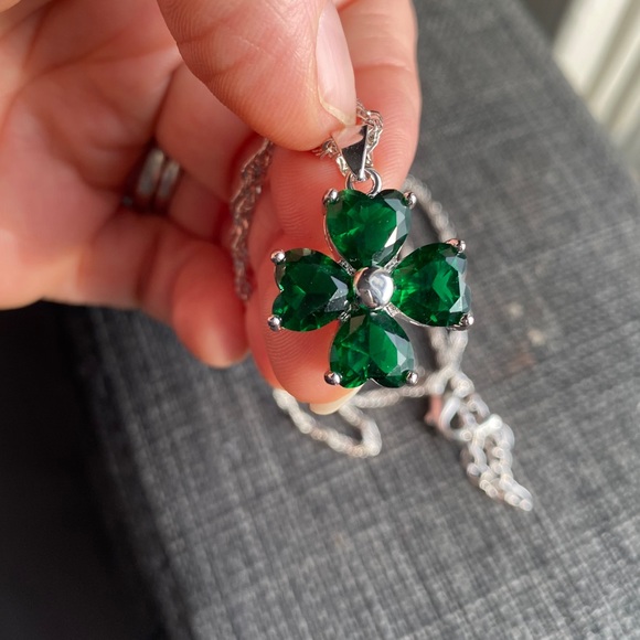 SOLD - Emerald four-leaf clover charm silver chain - Picture 3 of 3